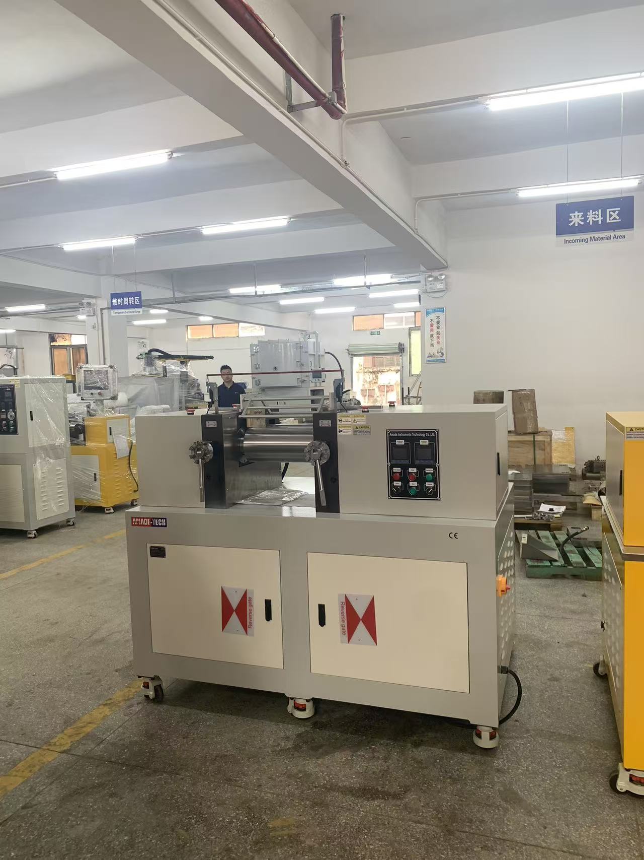 8寸PLC开炼机发往俄国